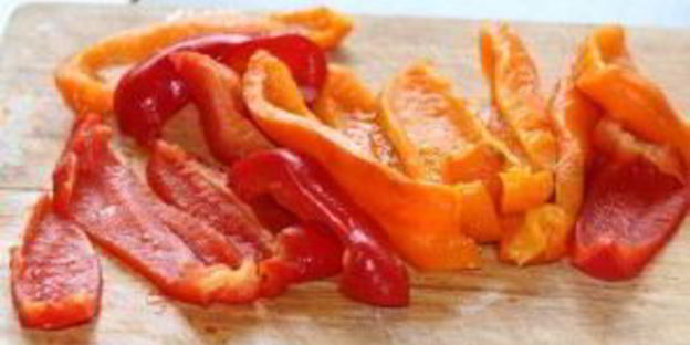 рыбные рулетики, запеченные с овощами