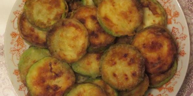 сом запеченный с кабачками