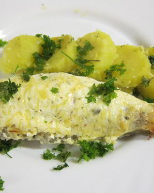 Судак в духовке под сметанным соусом