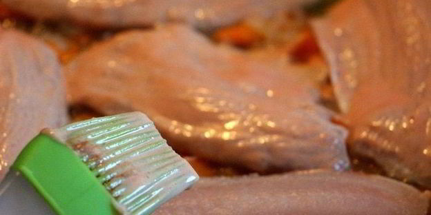 тилапия на овощной подушке