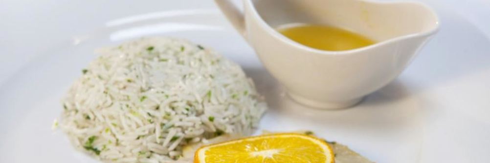 Тилапия с апельсиновым соусом и рисом