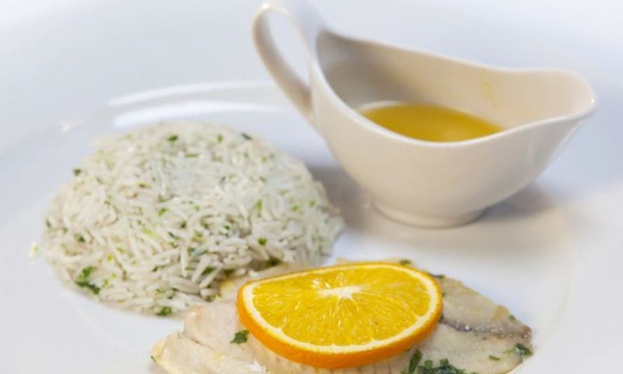 Рецепт тилапии с апельсиновым соусом и рисом
