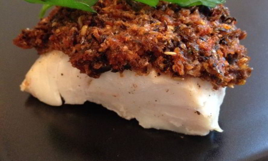 Рецепт трески в корочке из оливок и вяленых помидоров