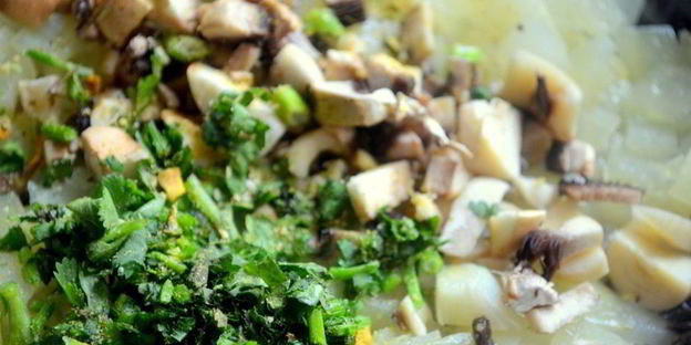 запеченная в яйце рыба с шампиньонами