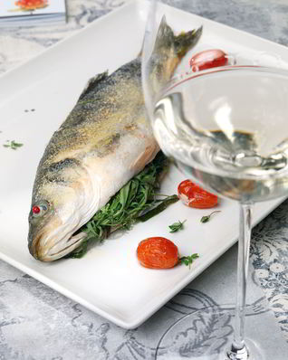 Запеченный с тархуном сибас