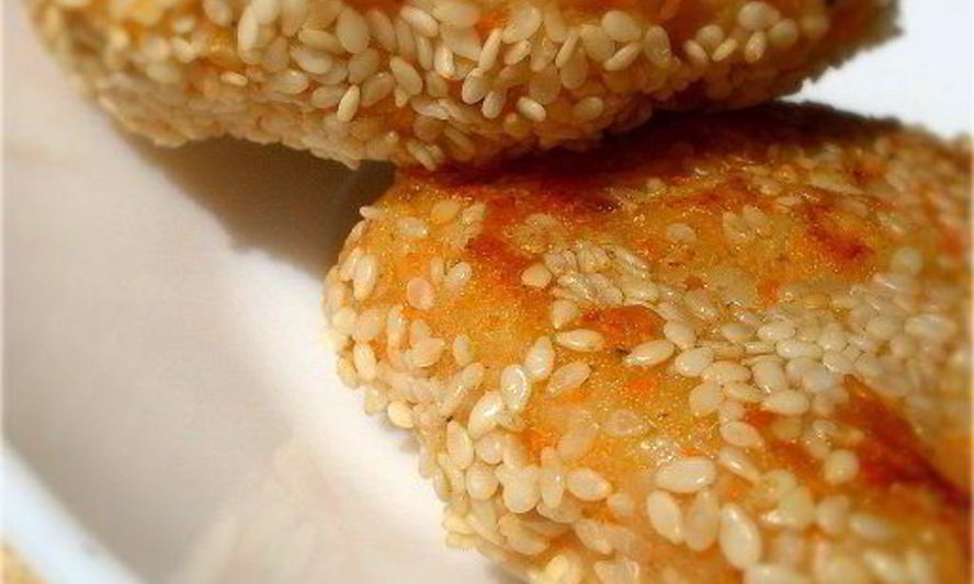 Рецепт запеченных рыбных биточков в кунжуте