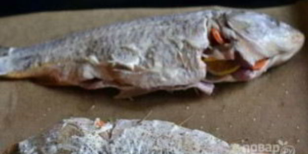 запекание карпа в духовке