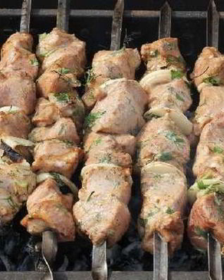 Классический свиной шашлык на маринаде из майонеза