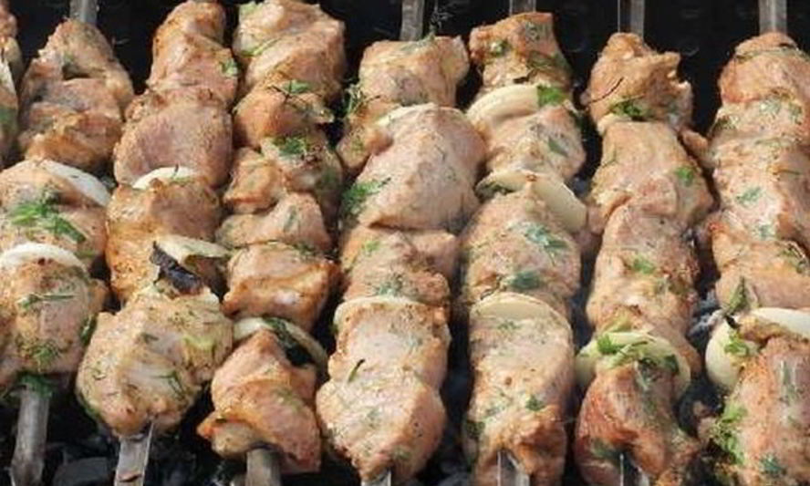 Рецепт классического свиного шашлыка на маринаде из майонеза