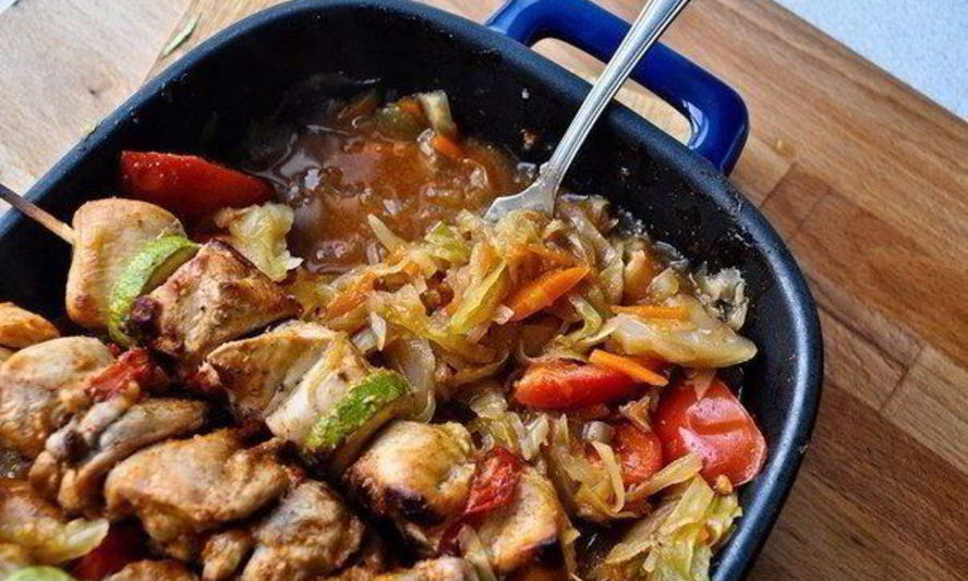 Рецепт куриного шашлыка с гарниром в духовке