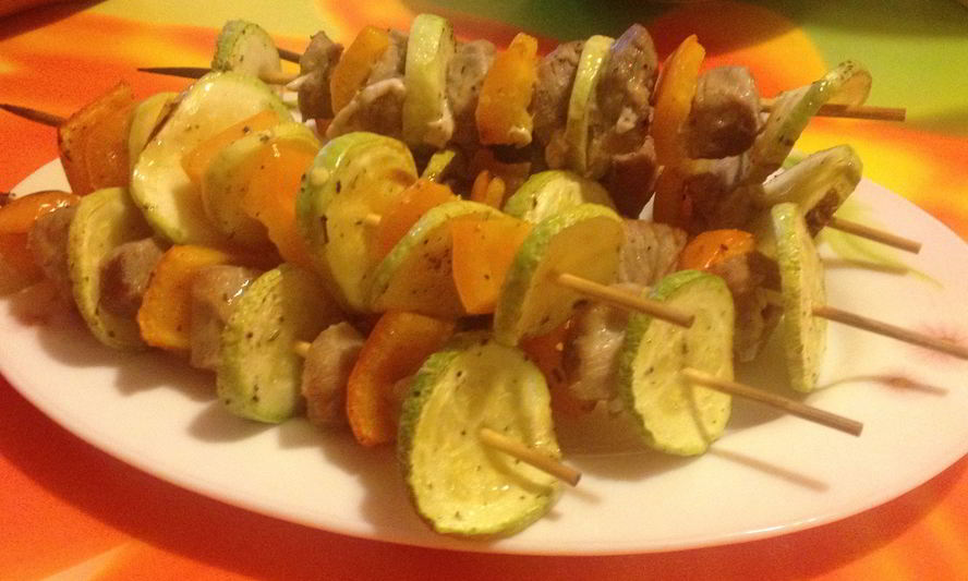 Рецепт куриных шашлычков на шпажках с овощами