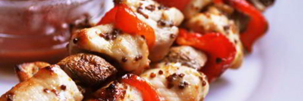 Куриные шашлычки с перцем и грибами