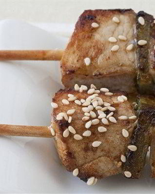 Куриные шашлыки с кунжутом, соевым соусом и лаймом