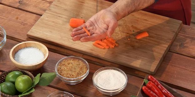 сатэ лилит икан — шашлычки из рыбы по-балийски