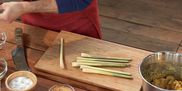 сатэ лилит икан — шашлычки из рыбы по-балийски