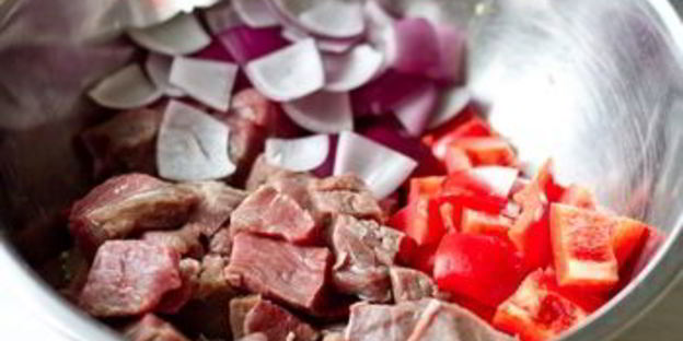 шашлычки из говядины со сладким перцем в имбирном маринаде