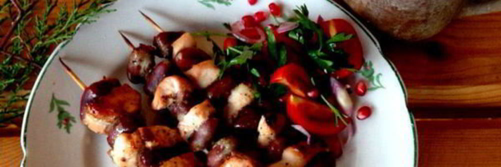 Шашлычки из куриных сердечек и грудки