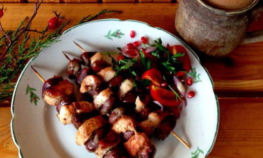Рецепт шашлычков из куриных сердечек и грудки