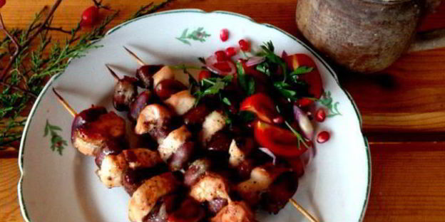 шашлычки из куриных сердечек и грудки