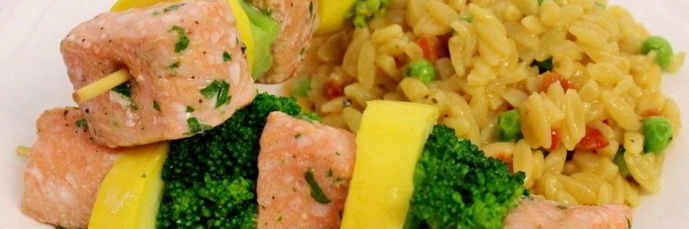 Шашлычки из лосося на шпажках