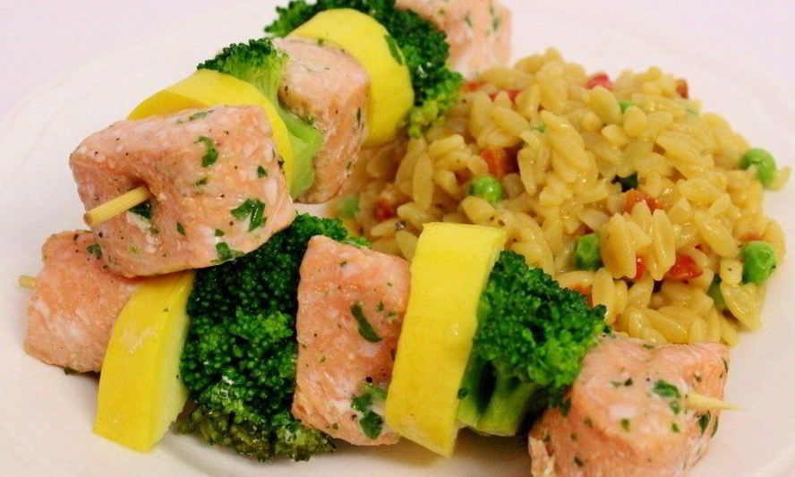 Рецепт шашлычков из лосося на шпажках