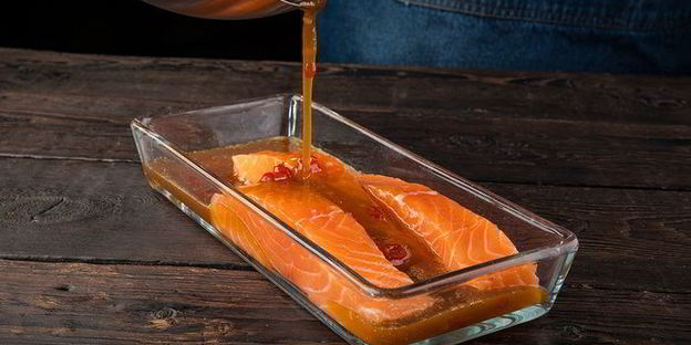 шашлычки из лосося с лимоном