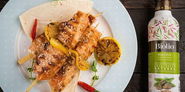 шашлычки из лосося с лимоном