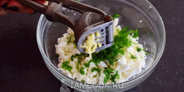 шашлык из баклажана в кляре с сыром