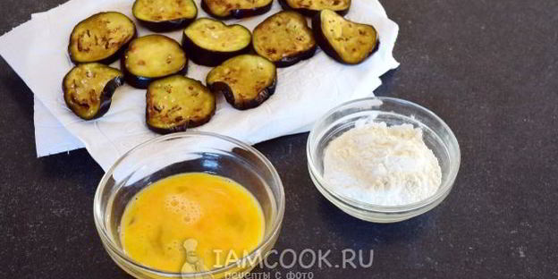 шашлык из баклажана в кляре с сыром