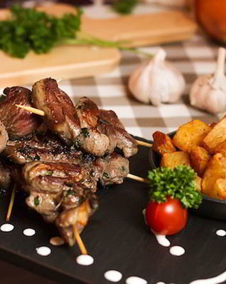 Шашлык из баранины с тзазики