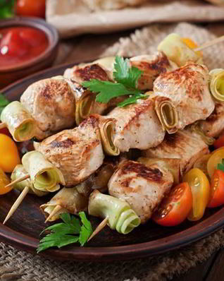 Шашлык из индейки с тушеными овощами