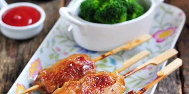 шашлык из курицы в духовке на шпажках