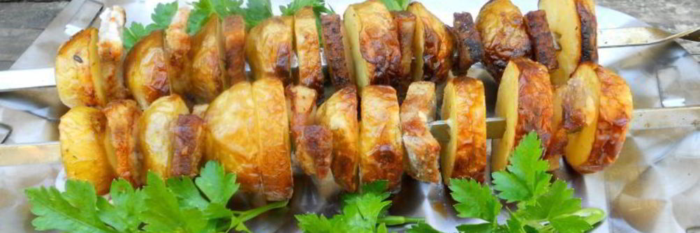 Шашлык из молодого картофеля и сала