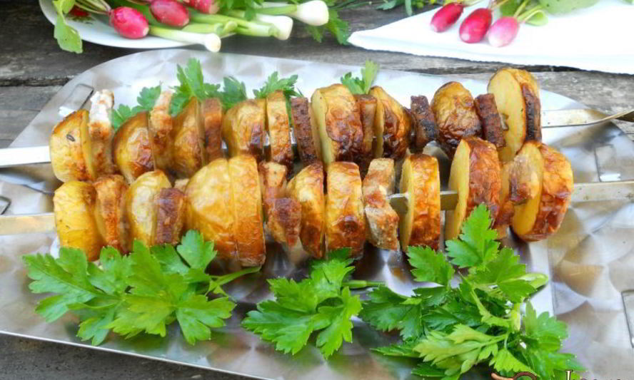 Рецепт шашлыка из молодого картофеля и сала