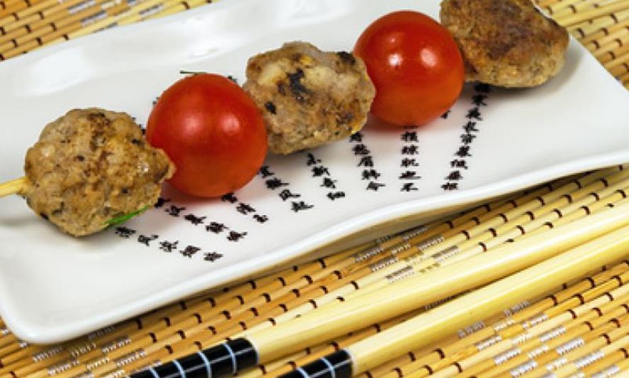 Рецепт шашлыка из мясных шариков и помидоров черри