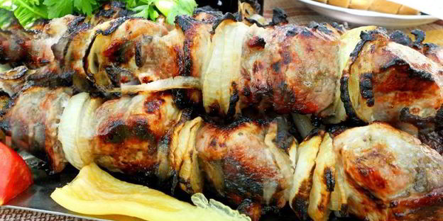 шашлык из свинины с лимоном и луком