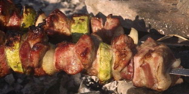 шашлык из свинины с водкой