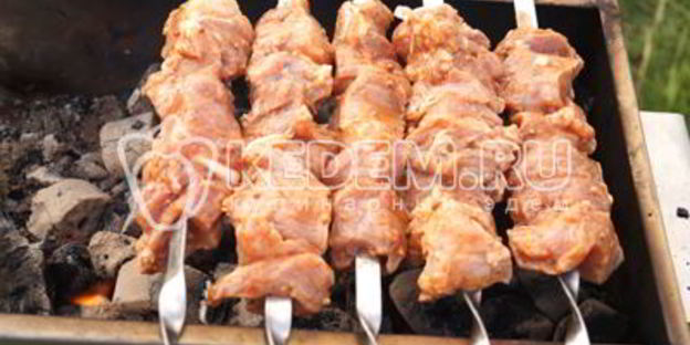 шашлык из свинины в томатном соусе