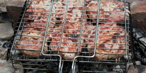 шашлык из свиной шейки с луком