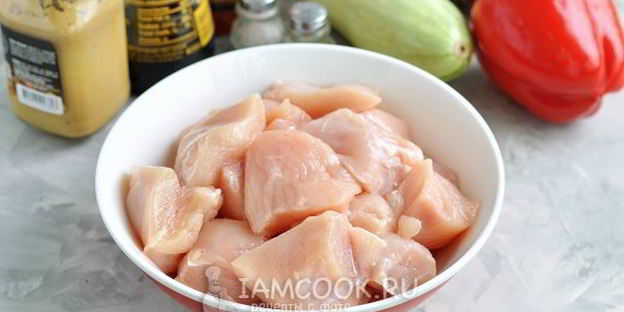 шашлык на кефире из куриного филе с овощами