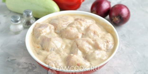 шашлык на кефире из куриного филе с овощами