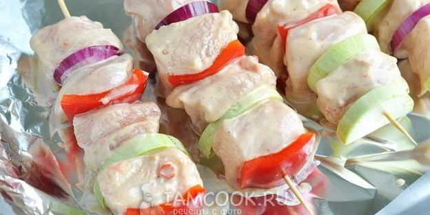 шашлык на кефире из куриного филе с овощами