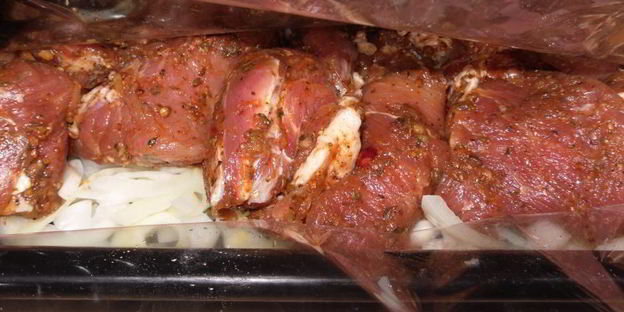 шашлык на луковой подушке в духовке