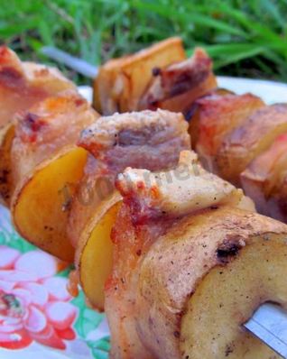 Шашлык с салом и картошкой