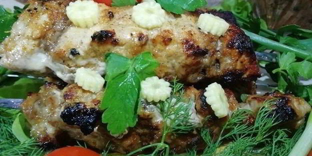 сочный шашлык из свинины на балконе