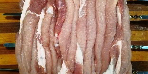 сочный шашлык из свинины на балконе