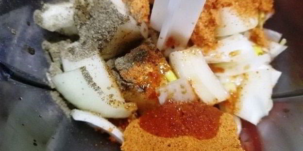 сочный шашлык из свинины на балконе