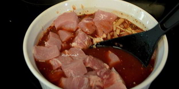 свиной шашлык на красном вине