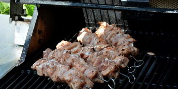 свиной шашлык на красном вине