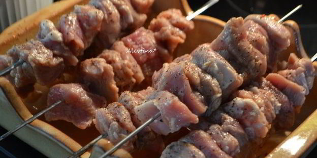 свиной шашлык на томатном маринаде